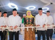 Bupati Warsubi Dampingi Gubernur Jatim Resmikan Masjid Di Perak Jombang