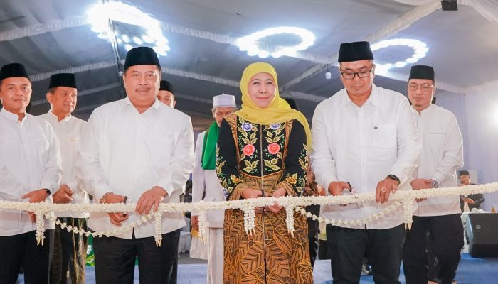 Bupati Warsubi Dampingi Gubernur Jatim Resmikan Masjid Di Perak Jombang