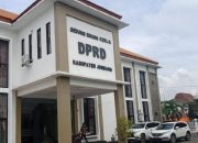 4 Paket Katalog Sekwan Diborong Satu Penyedia. Nilainya Rp 889 Juta. Kok Bisa? 