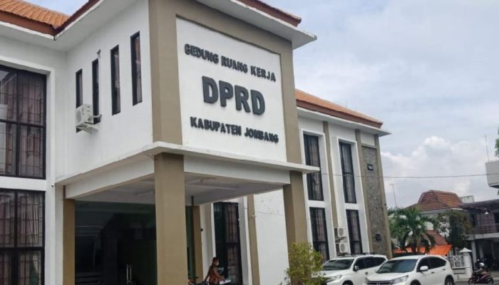 4 Paket Katalog Sekwan Diborong Satu Penyedia. Nilainya Rp 889 Juta. Kok Bisa? 