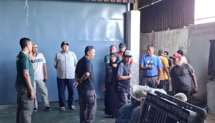 Aliran Air Dari Pabrik Pengolah Garam ke Sawah Warga Belum Dipastikan Limbah