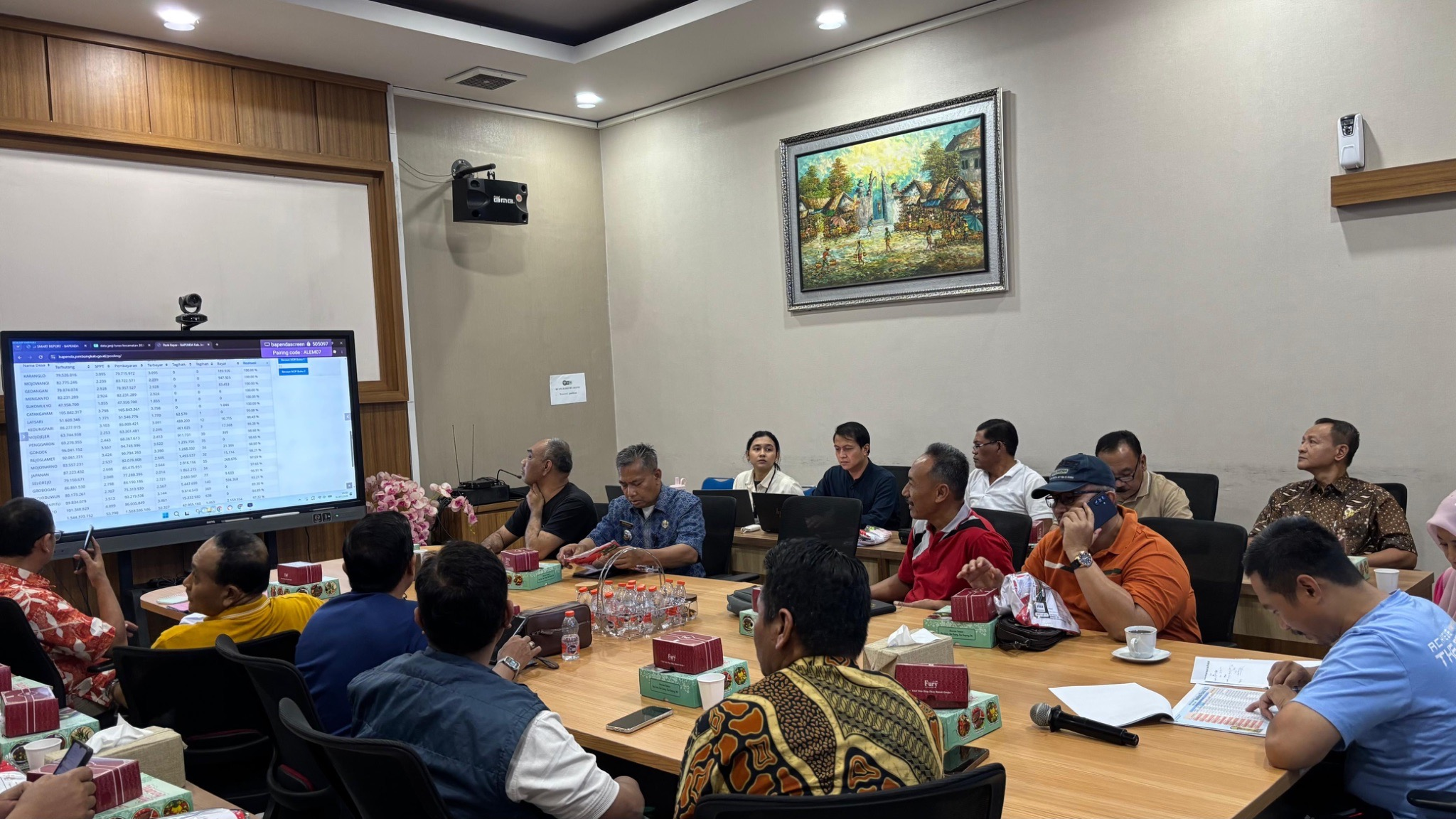MONEV: Rapat Monitoring dan Evaluasi Kinerja PBB-P2 Tahun 2026 Bersama Para Camat di Kantor Bapenda Jombang. 