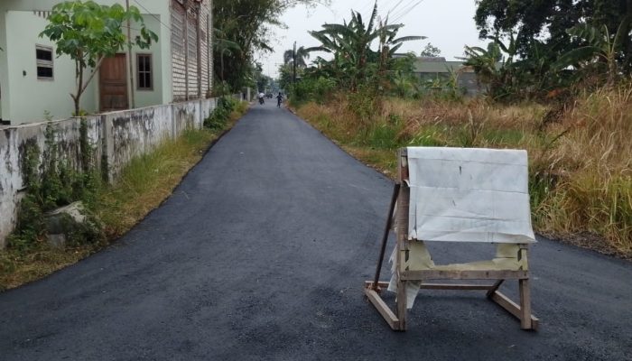 Tanpa Papan Nama dan Rumput Dibiarkan Jembrung, Proyek Hotmix Terindikasi Ada Mens Rea Korupsi